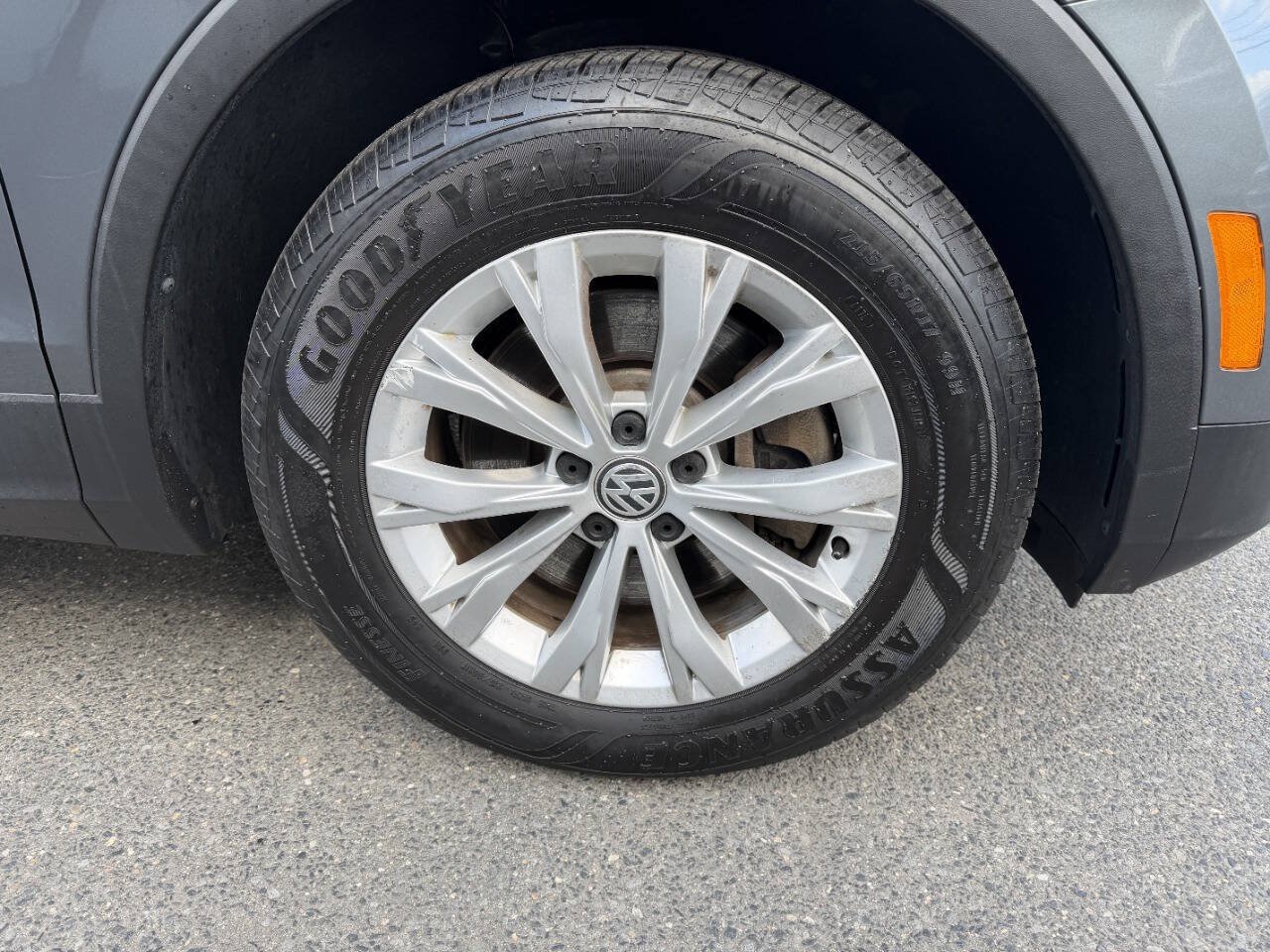 Used 2018 Volkswagen Tiguan S w/ 3rd Row Seat Package AWD/4WD image 16
