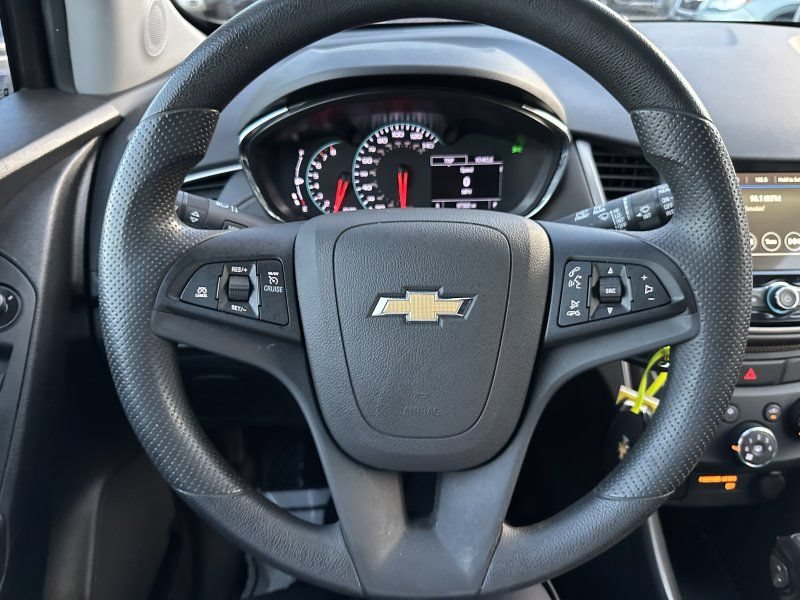 Used 2019 Chevrolet Trax LT FWD image 17