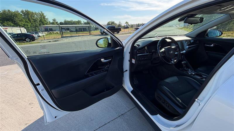 Used 2020 Kia Niro Touring FWD image 8