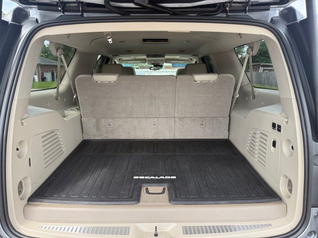 Used 2020 Cadillac Escalade ESV Premium Luxury AWD/4WD image 18