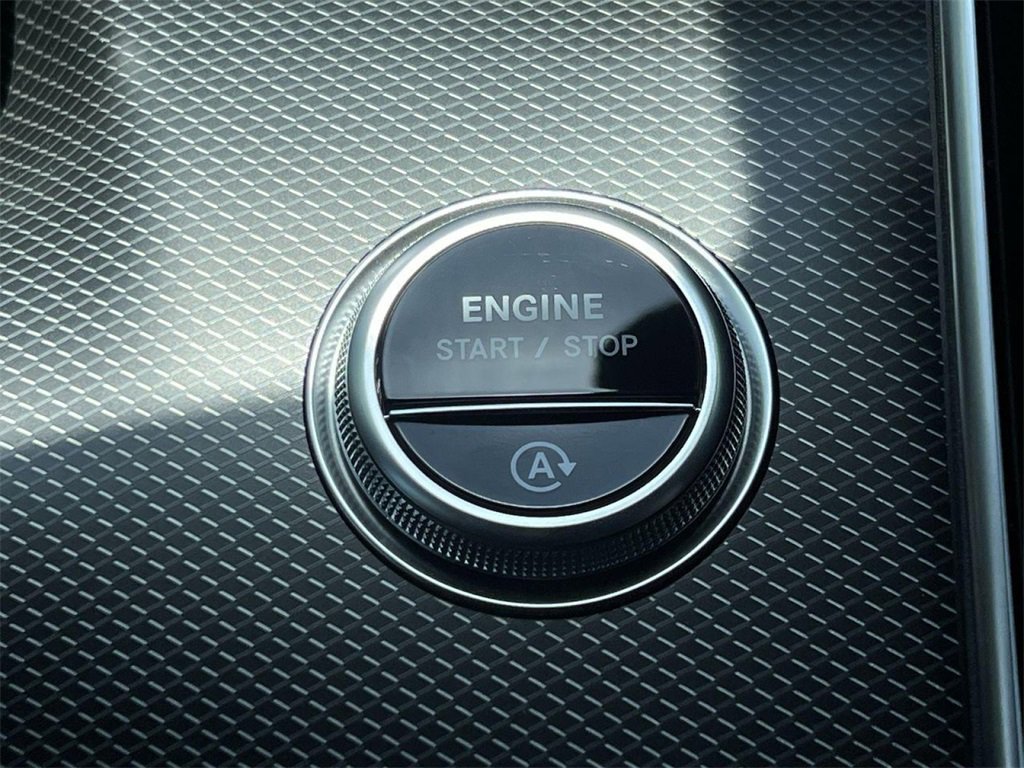 Used 2025 Mercedes-Benz C 300 4MATIC Sedan image 31