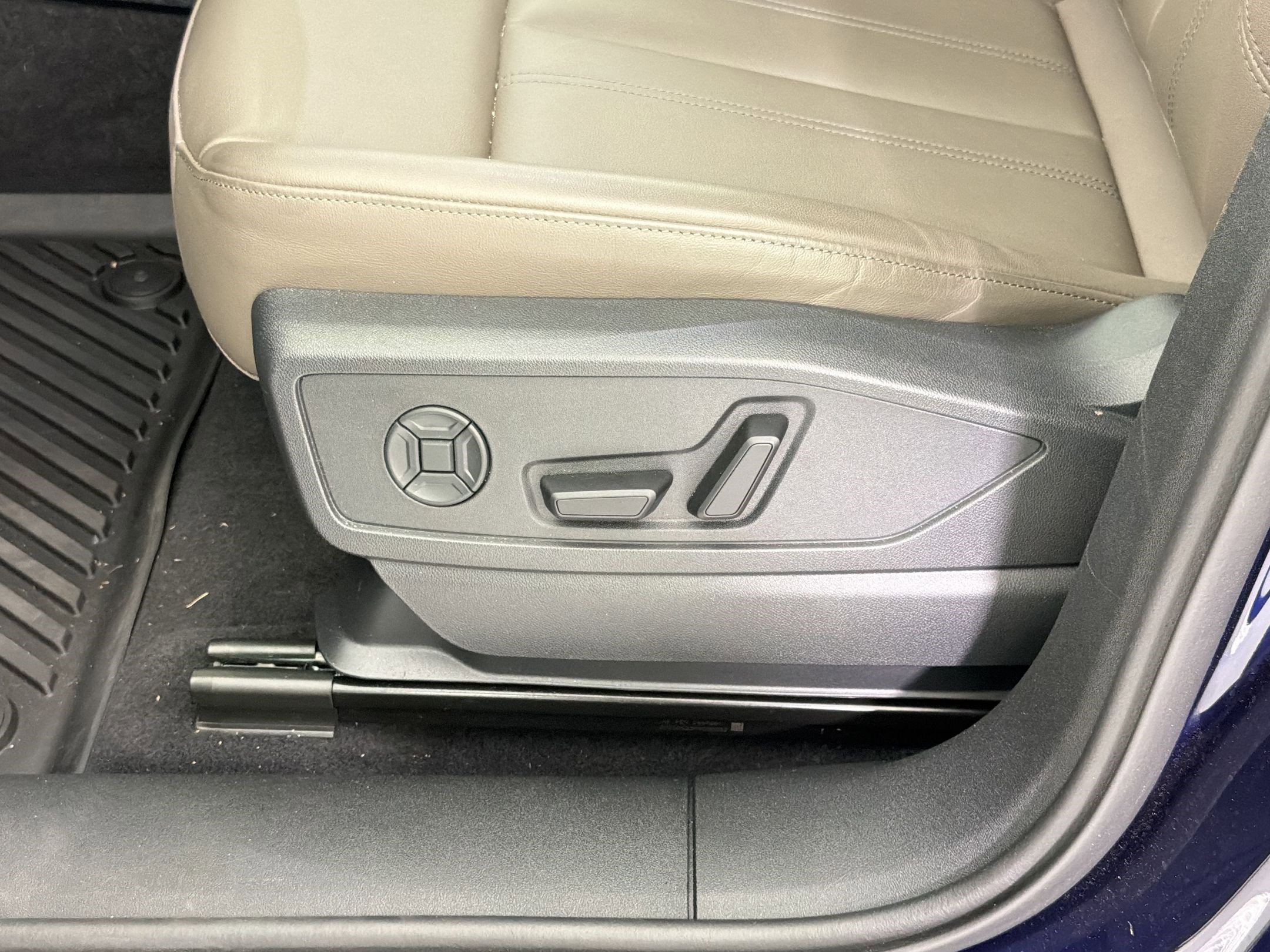 Certified 2025 Audi Q5 Premium w/ Convenience Package image 14