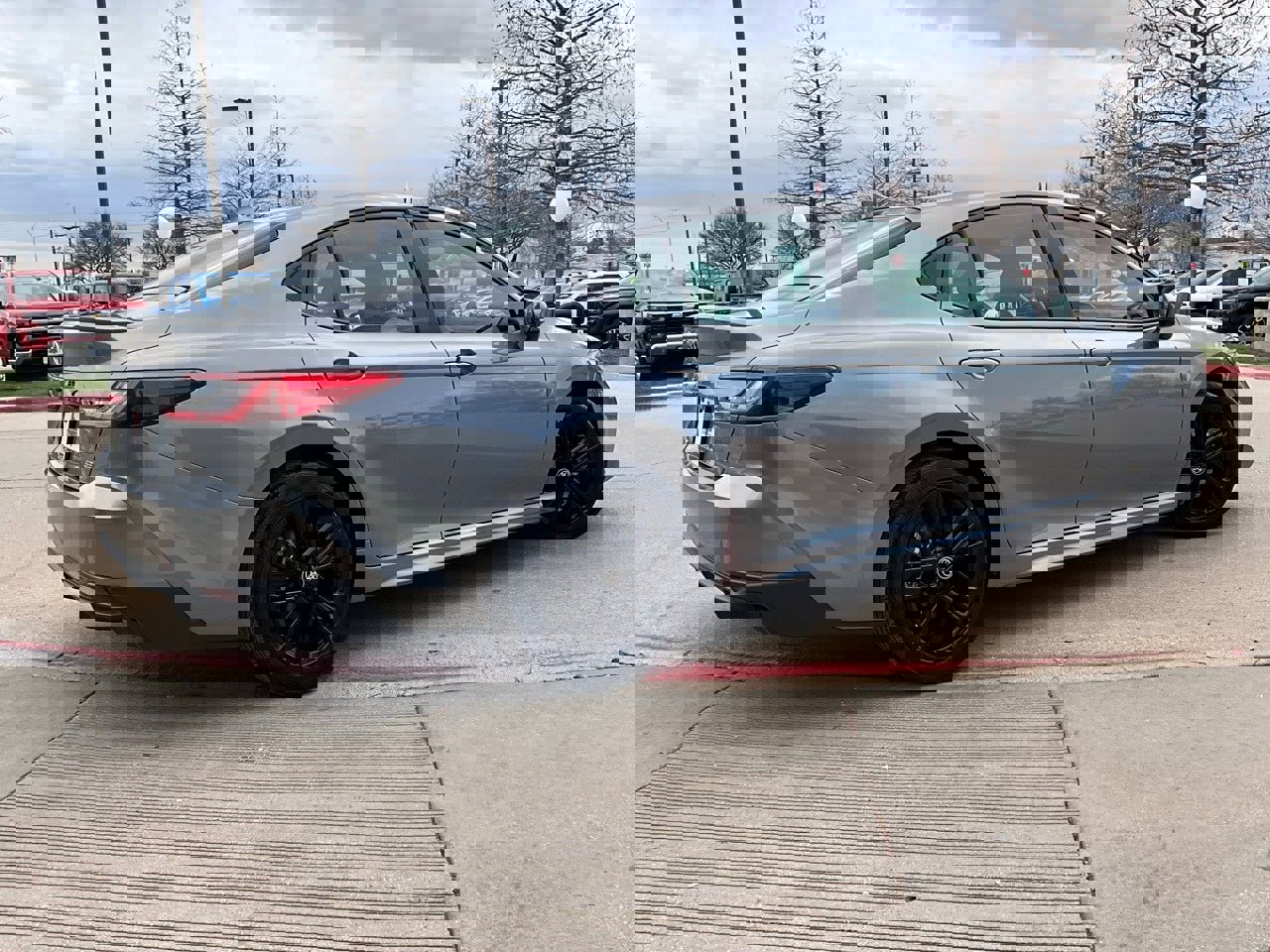 Used 2025 Toyota Camry SE image 6