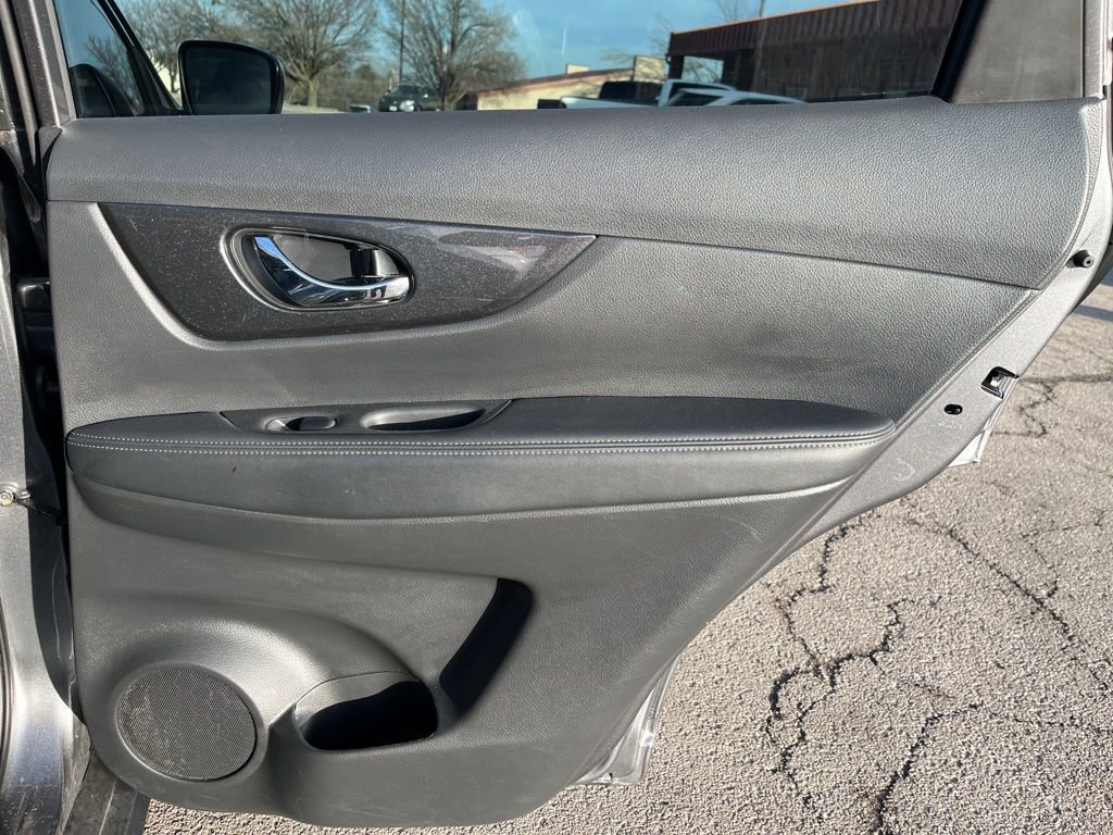 Used 2018 Nissan Rogue S image 29