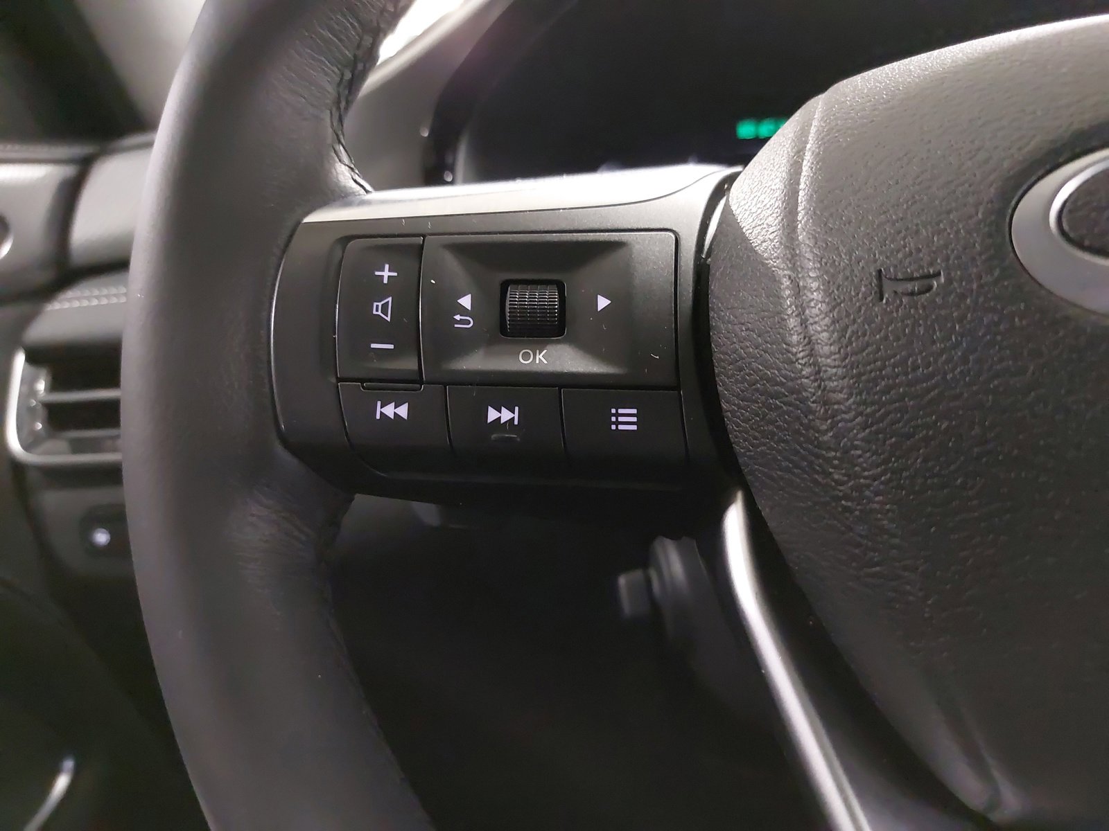 Used 2023 INFINITI QX60 Luxe w/ Performance Audio Package image 18