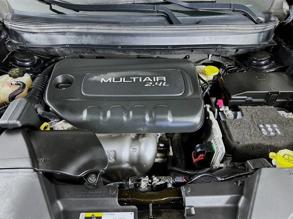 Used 2016 Jeep Cherokee Latitude w/ Cold Weather Group image 34