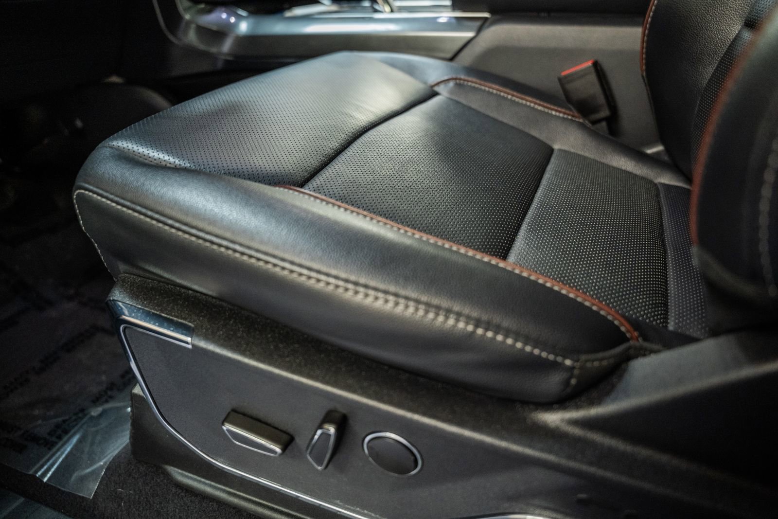 Certified 2023 Ford F150 Lariat w/ Equipment Group 502A High image 45