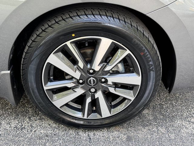 Used 2024 Nissan Versa S w/ S Plus Package FWD image 19