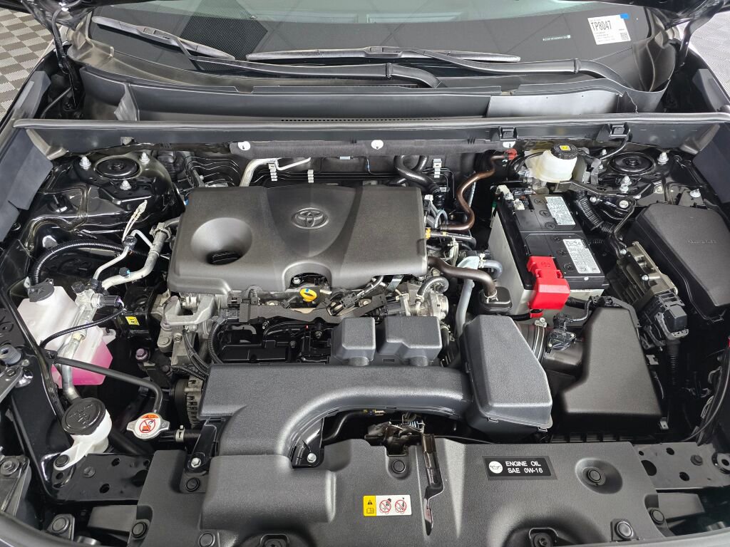 Used 2025 Toyota RAV4 XLE AWD/4WD image 9