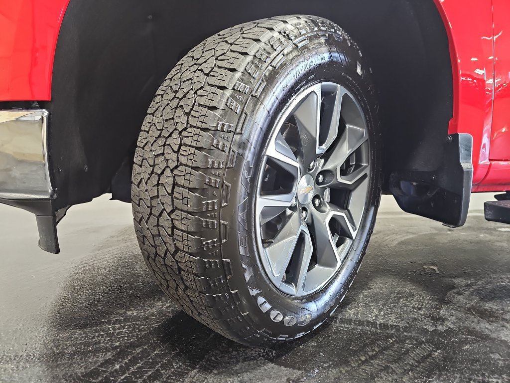 Used 2024 Chevrolet Silverado 1500 LT AWD/4WD image 32