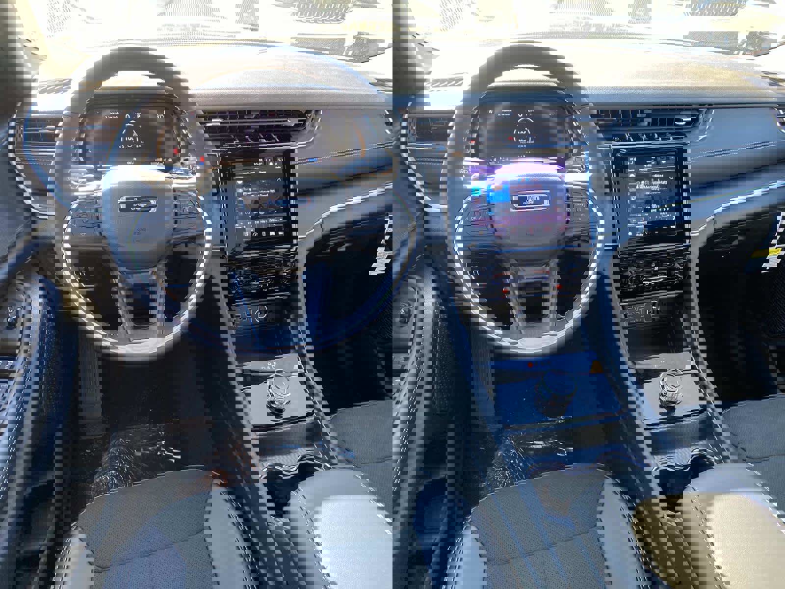 New 2025 Jeep Grand Cherokee Laredo image 9