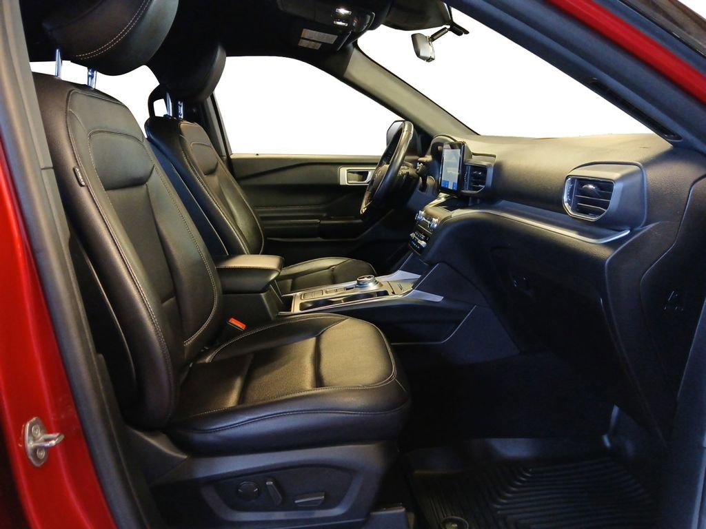 Used 2020 Ford Explorer XLT w/ Equipment Group 202A image 15