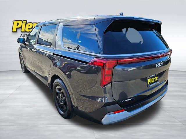 Used 2025 Kia Carnival FWD image 3