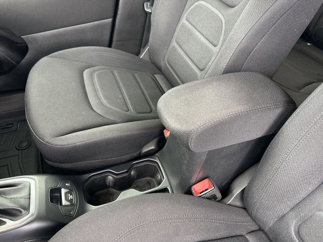 Used 2019 Jeep Renegade Latitude w/ Cold Weather Group image 20