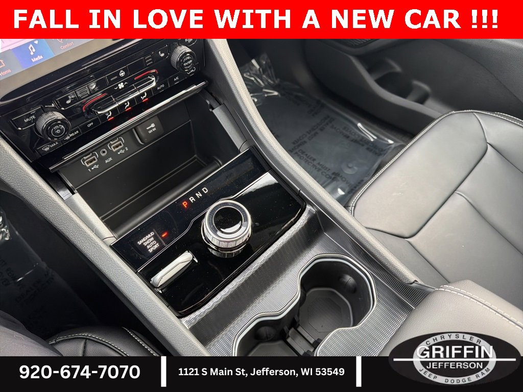 New 2025 Jeep Grand Cherokee Limited w/ Trailer Tow Package image 24