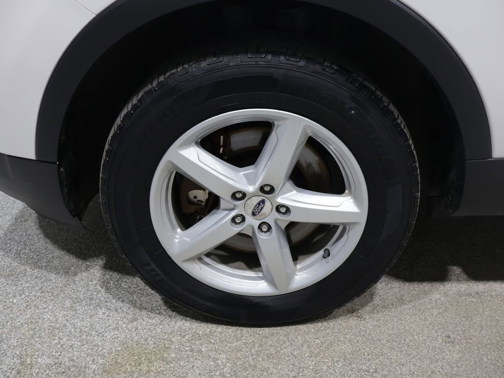 Used 2017 Ford Explorer XLT w/ Equipment Group 202A image 9