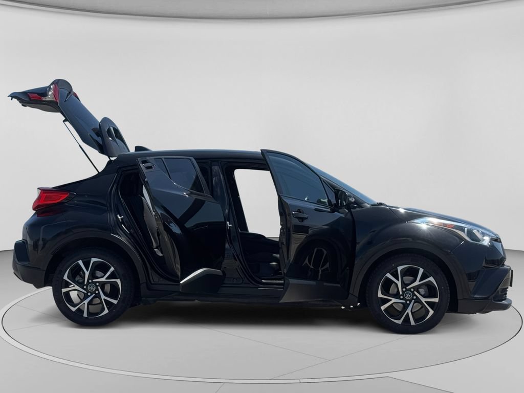 Used 2018 Toyota C-HR XLE FWD image 30
