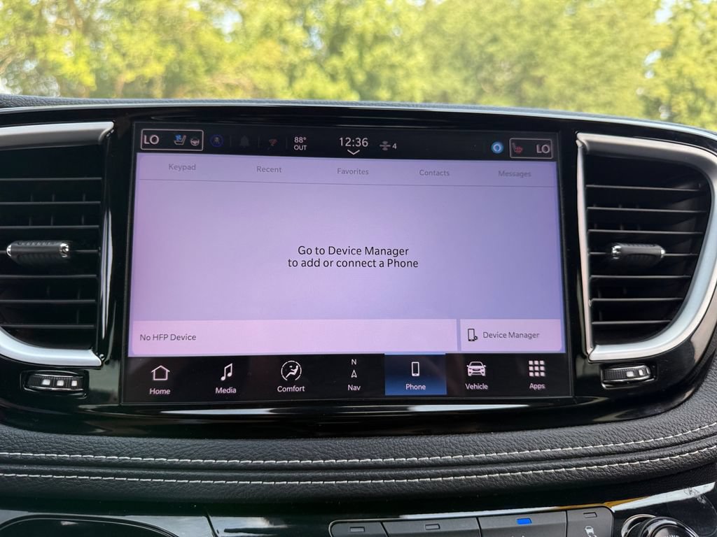 Used 2025 Chrysler Pacifica Limited FWD image 46