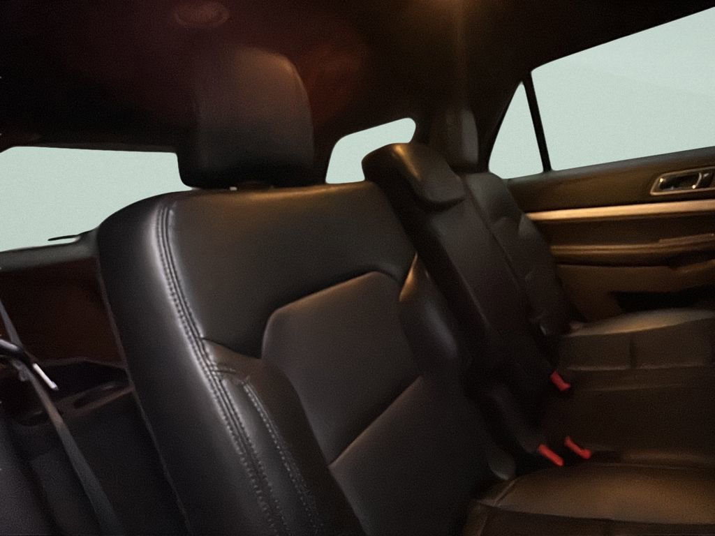 Used 2016 Ford Explorer XLT w/ Equipment Group 202A AWD/4WD image 16