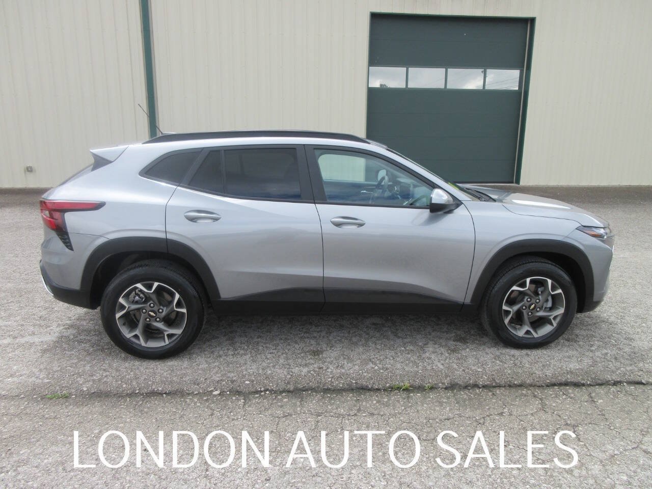 Used 2026 Chevrolet Trax LT FWD image 7