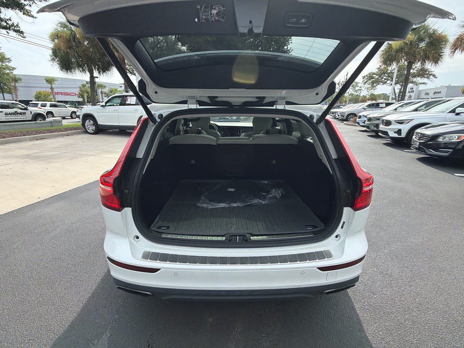 Used 2021 Volvo V60 T5 Cross Country w/ Climate Package AWD/4WD image 22