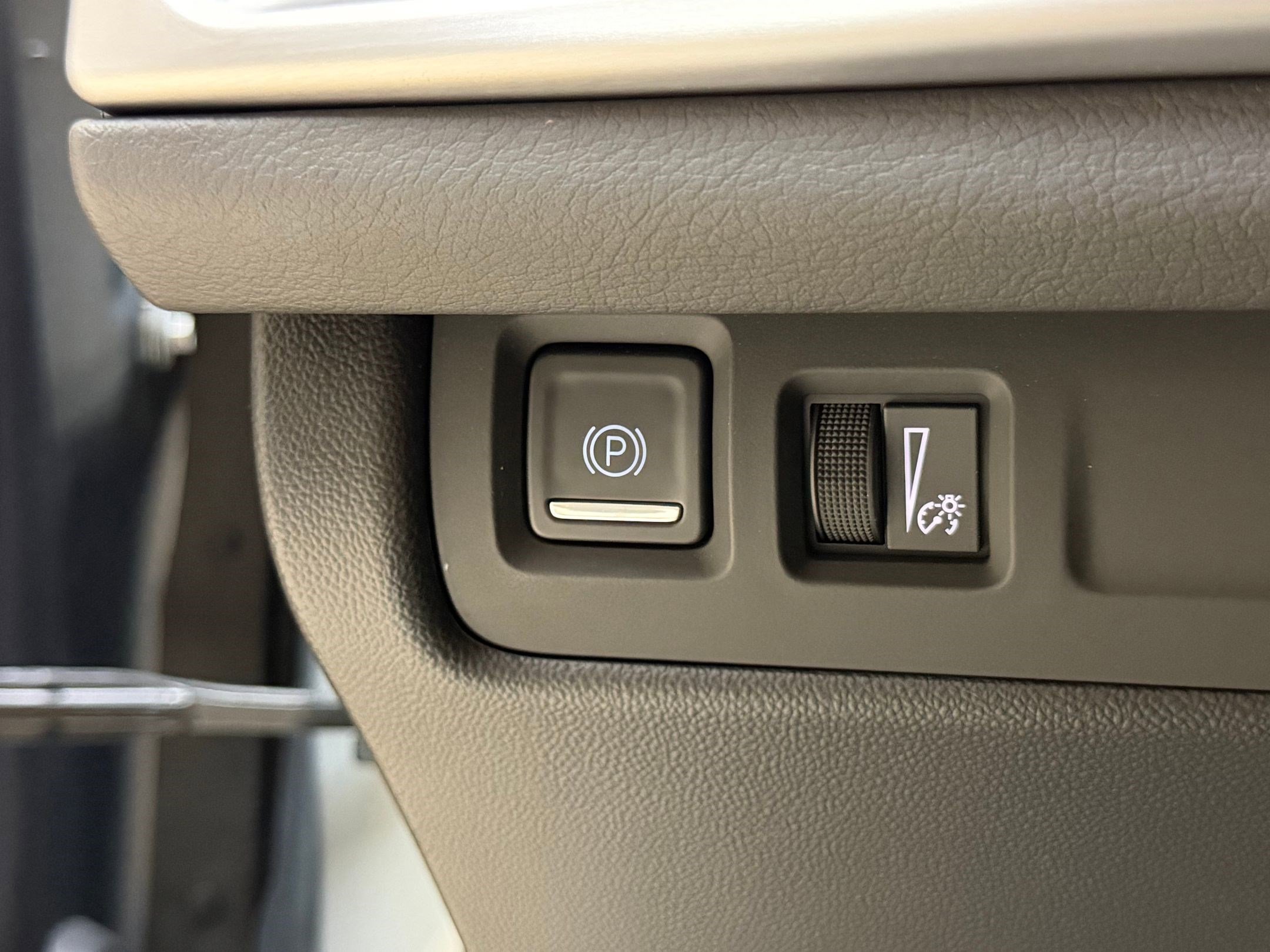 Certified 2024 Cadillac XT4 Premium Luxury image 27