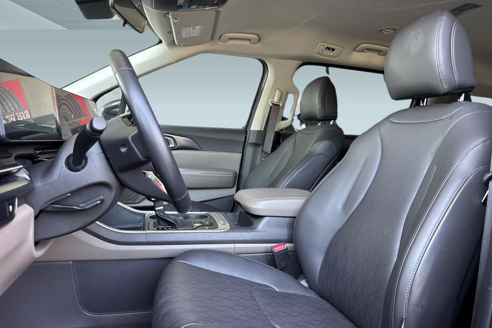 Used 2026 Kia Carnival FWD image 5