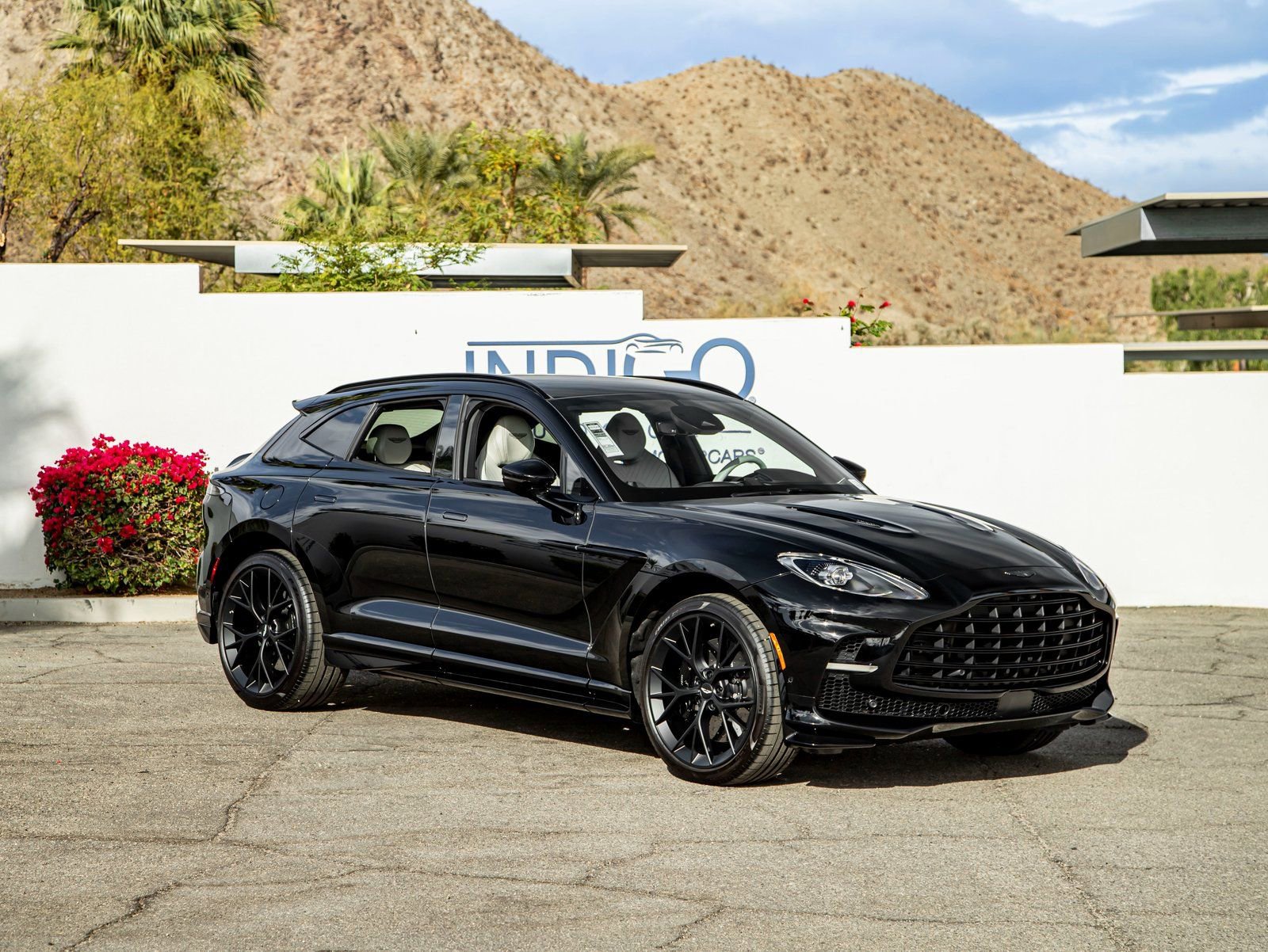 Used 2025 Aston Martin DBX 707 image 4