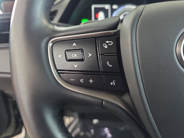 Certified 2025 Lexus ES 300h w/ Premium Package image 17