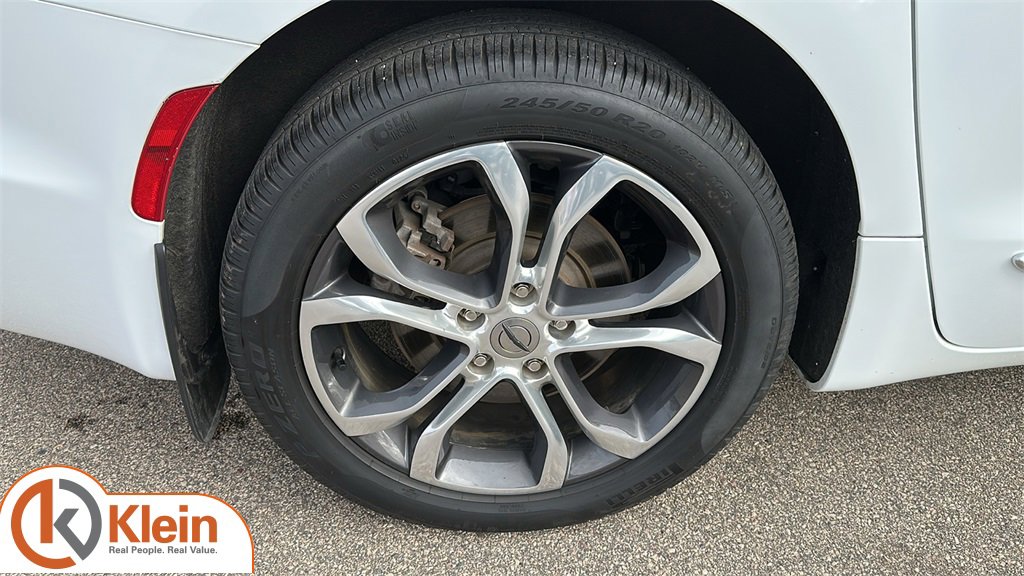 Used 2024 Chrysler Pacifica Pinnacle w/ Trailer Tow Group image 9