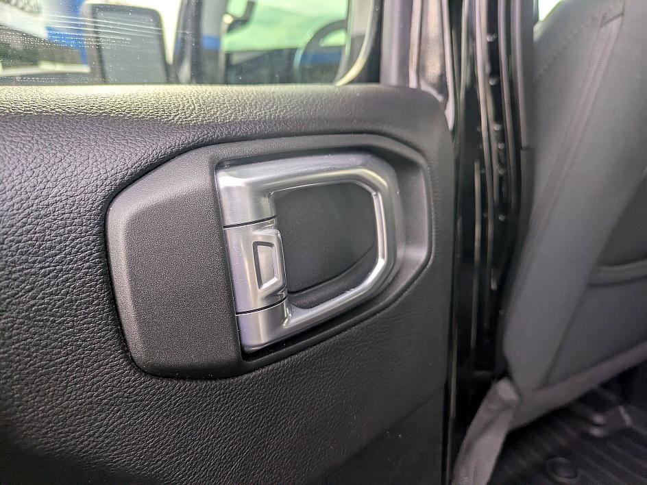 Used 2019 Jeep Wrangler Unlimited Sahara w/ Safety Group image 22