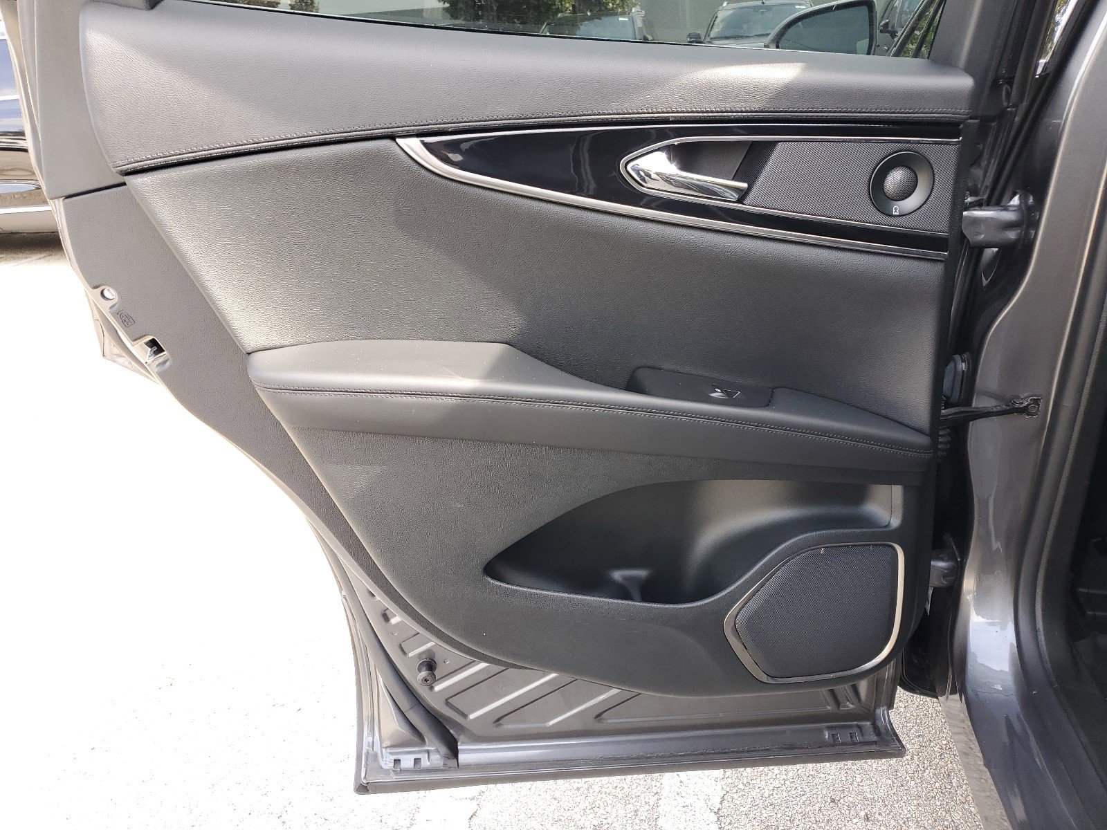 Used 2023 Lincoln Nautilus Reserve w/ Monochromatic Package image 12