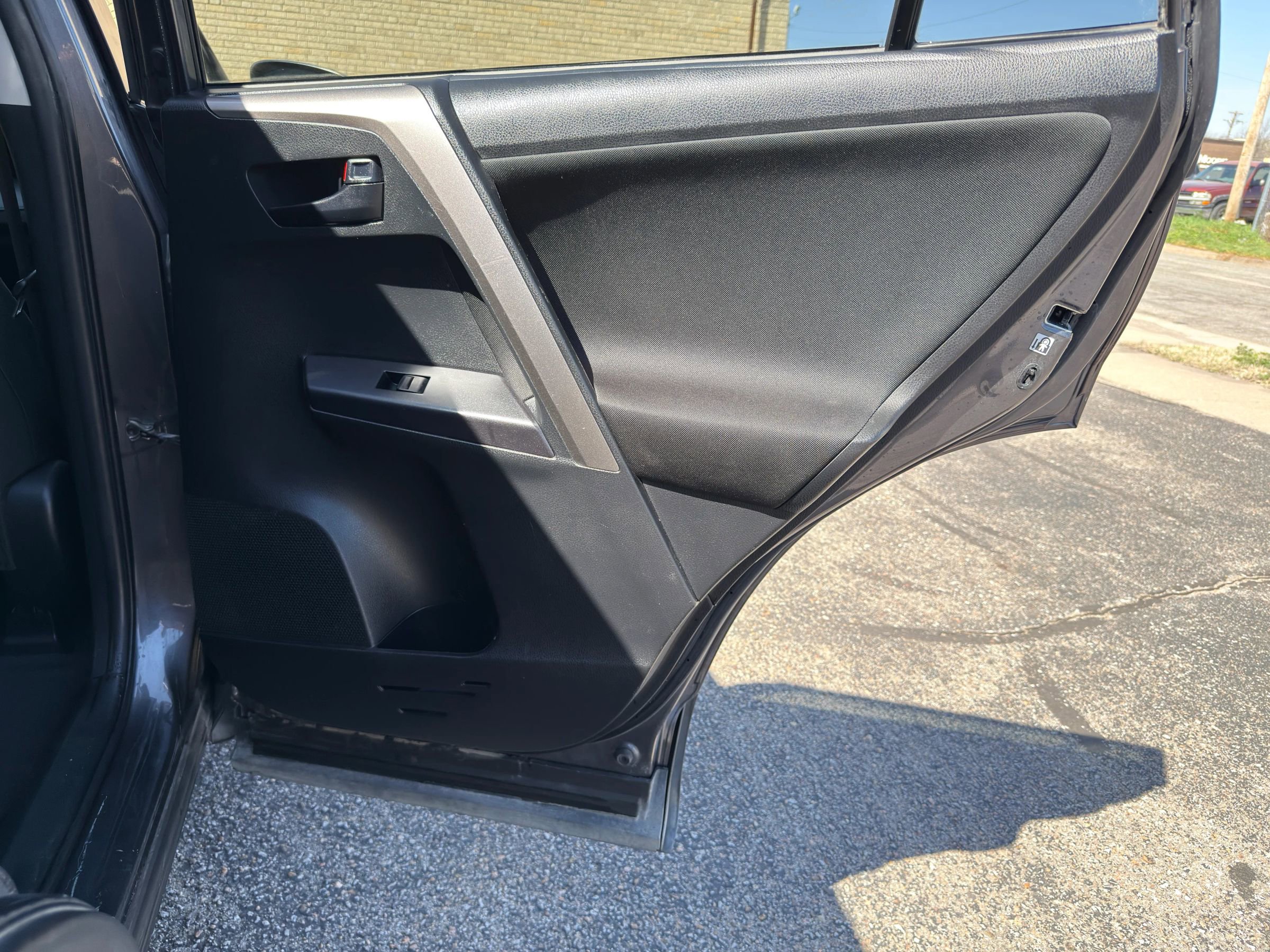 Used 2018 Toyota RAV4 LE image 26