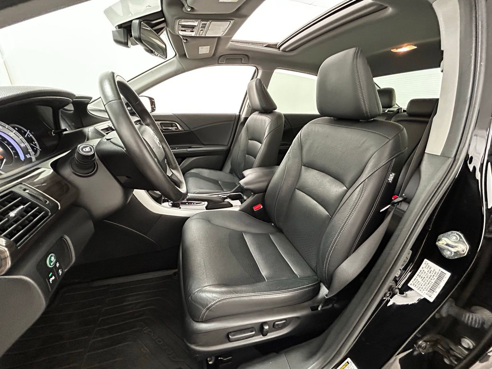 Used 2017 Honda Accord Touring image 29