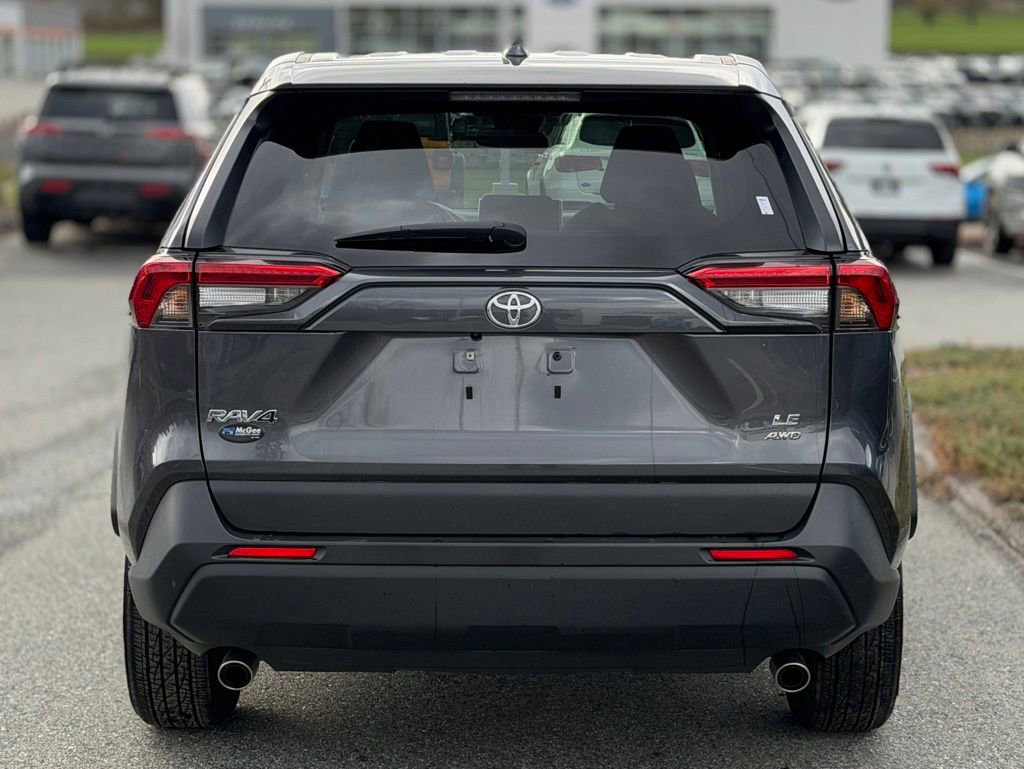 Used 2023 Toyota RAV4 LE AWD/4WD image 4
