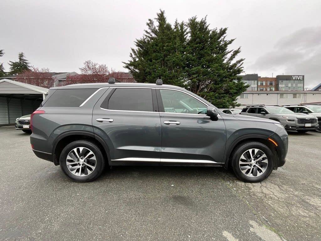 Used 2022 Hyundai Palisade SEL w/ Winter Package image 9