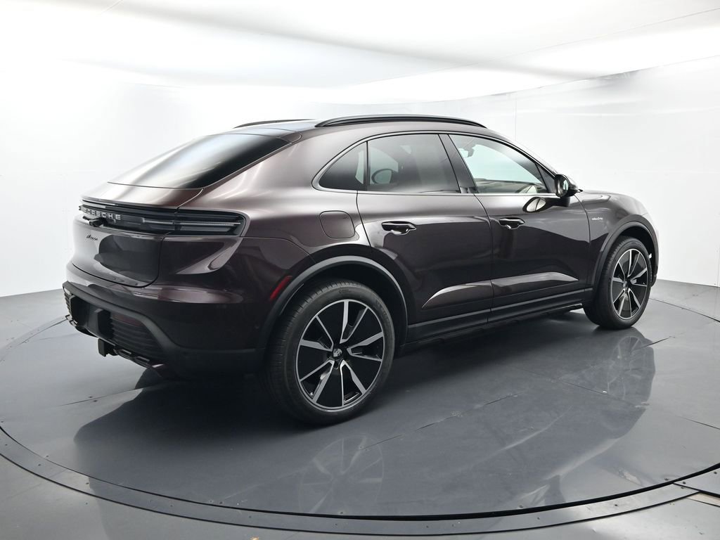 Certified 2025 Porsche Macan Electric image 15