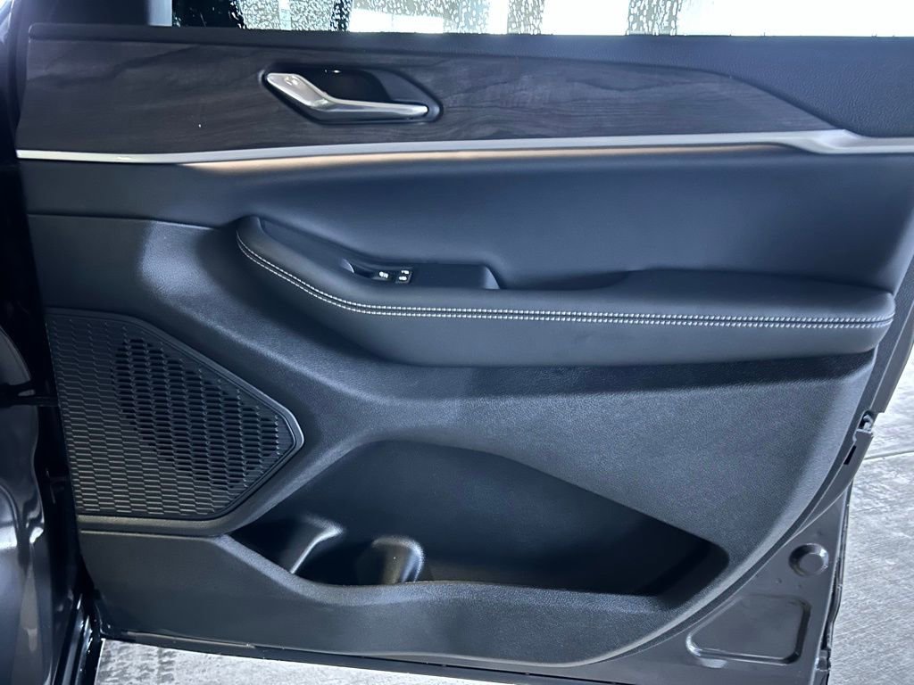 New 2025 Jeep Grand Cherokee L Limited image 18
