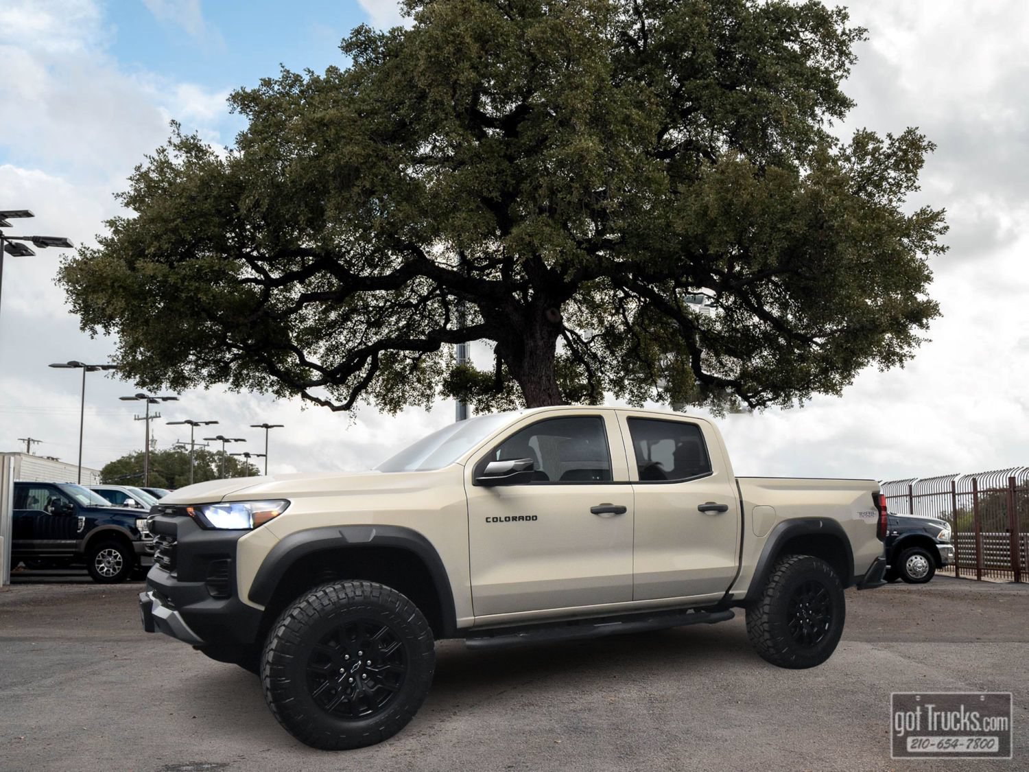 Used 2024 Chevrolet Colorado Trail Boss w/ Advanced Trailering Package AWD/4WD image 1