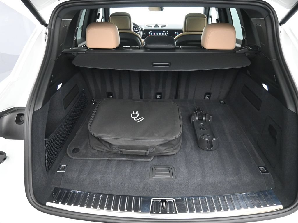 Certified 2025 Porsche Cayenne E-Hybrid w/ Premium Package Plus AWD/4WD image 29