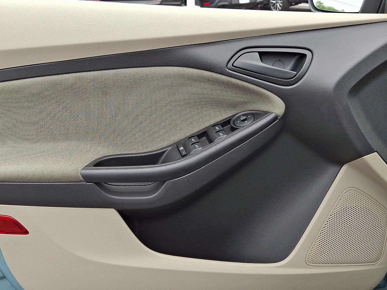 Used 2012 Ford Focus SE FWD image 12