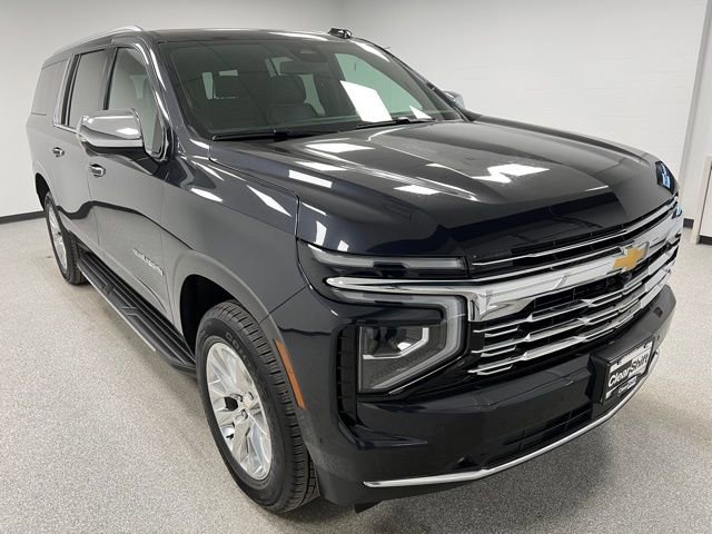Used 2025 Chevrolet Suburban Premier AWD/4WD image 2