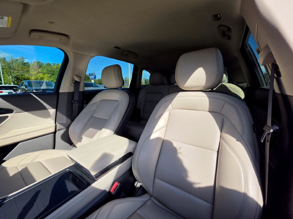 Used 2025 Lincoln Nautilus Premier AWD/4WD image 8