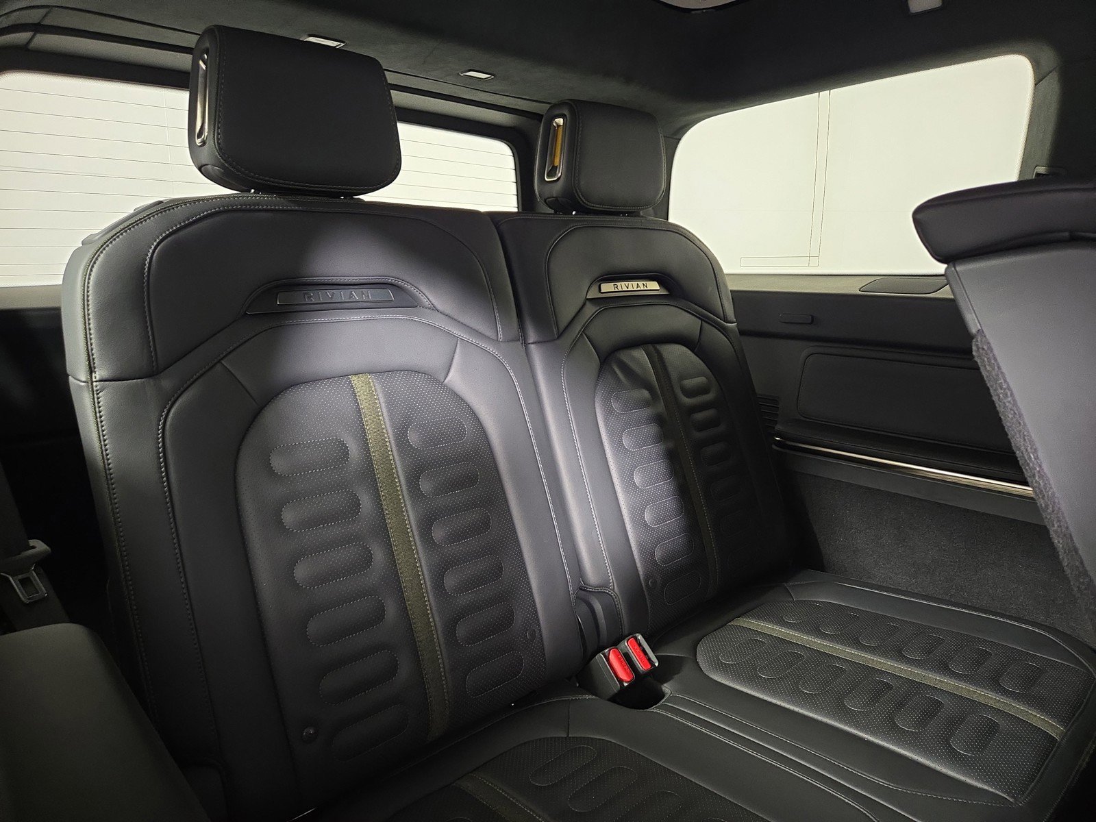 Used 2022 Rivian R1S Launch Edition image 25