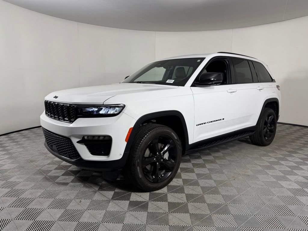 Used 2024 Jeep Grand Cherokee Limited w/ Luxury Tech Group II image 10