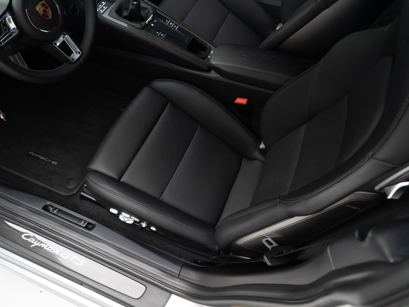 Certified 2025 Porsche 718 Cayman GTS RWD image 17