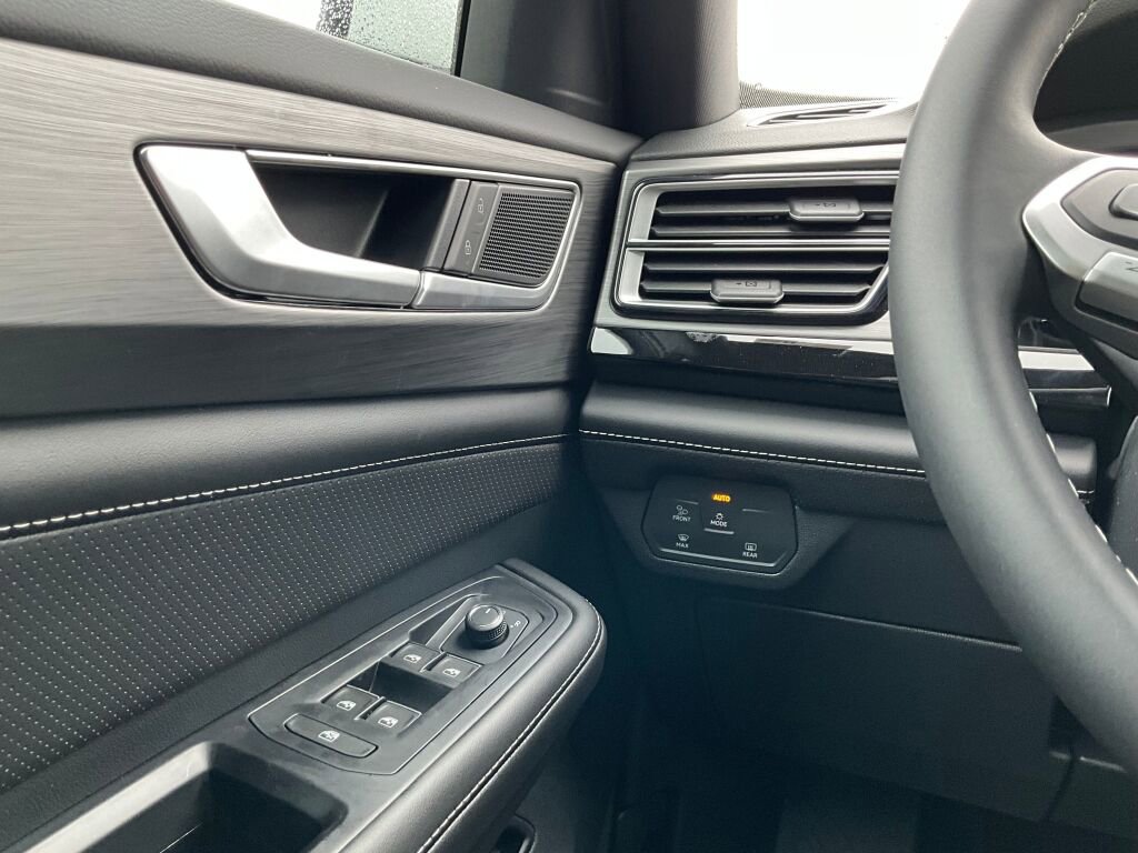 New 2025 Volkswagen Atlas Cross Sport SE image 26