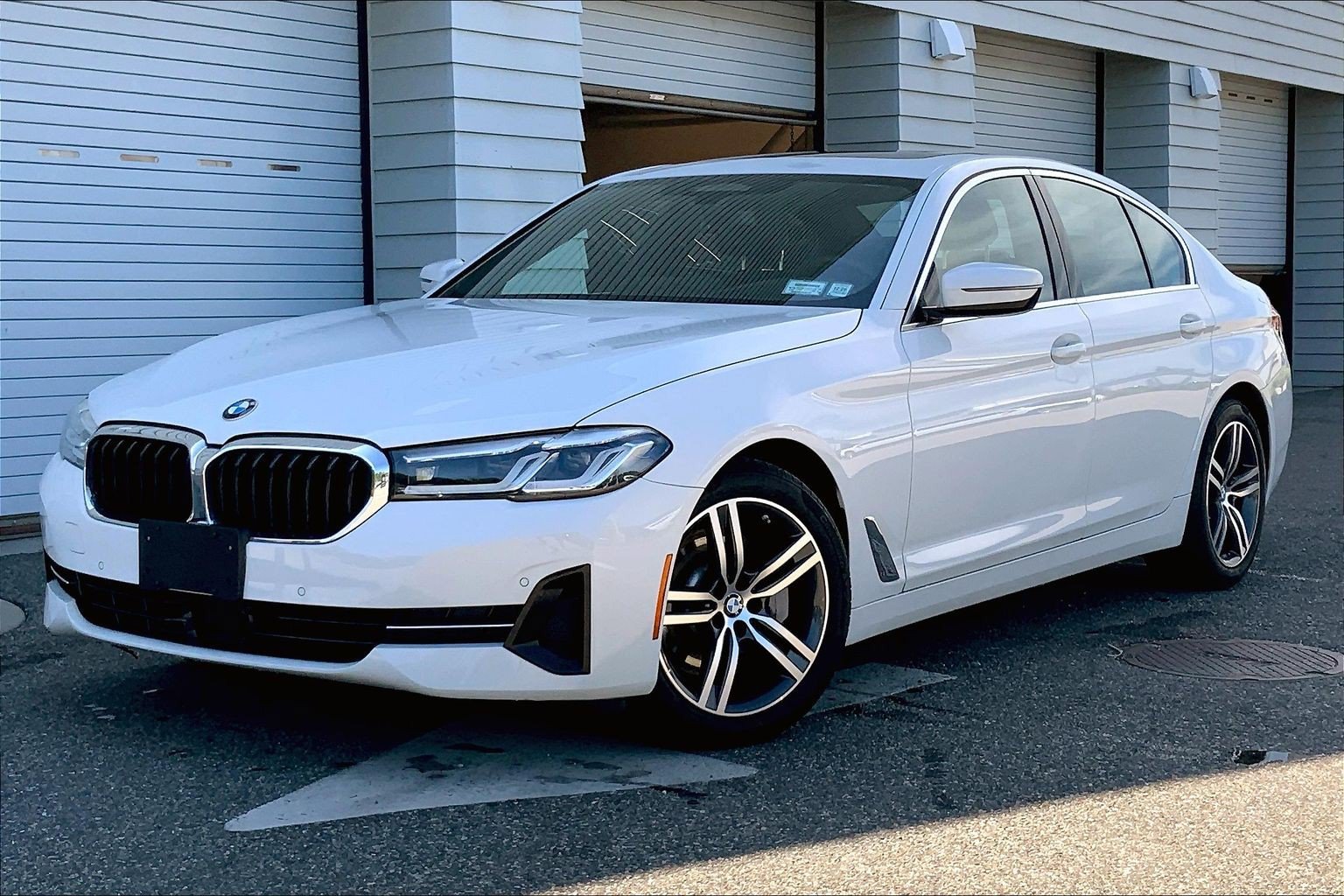 Used 2022 BMW 530i xDrive w/ Premium Package AWD/4WD image 1