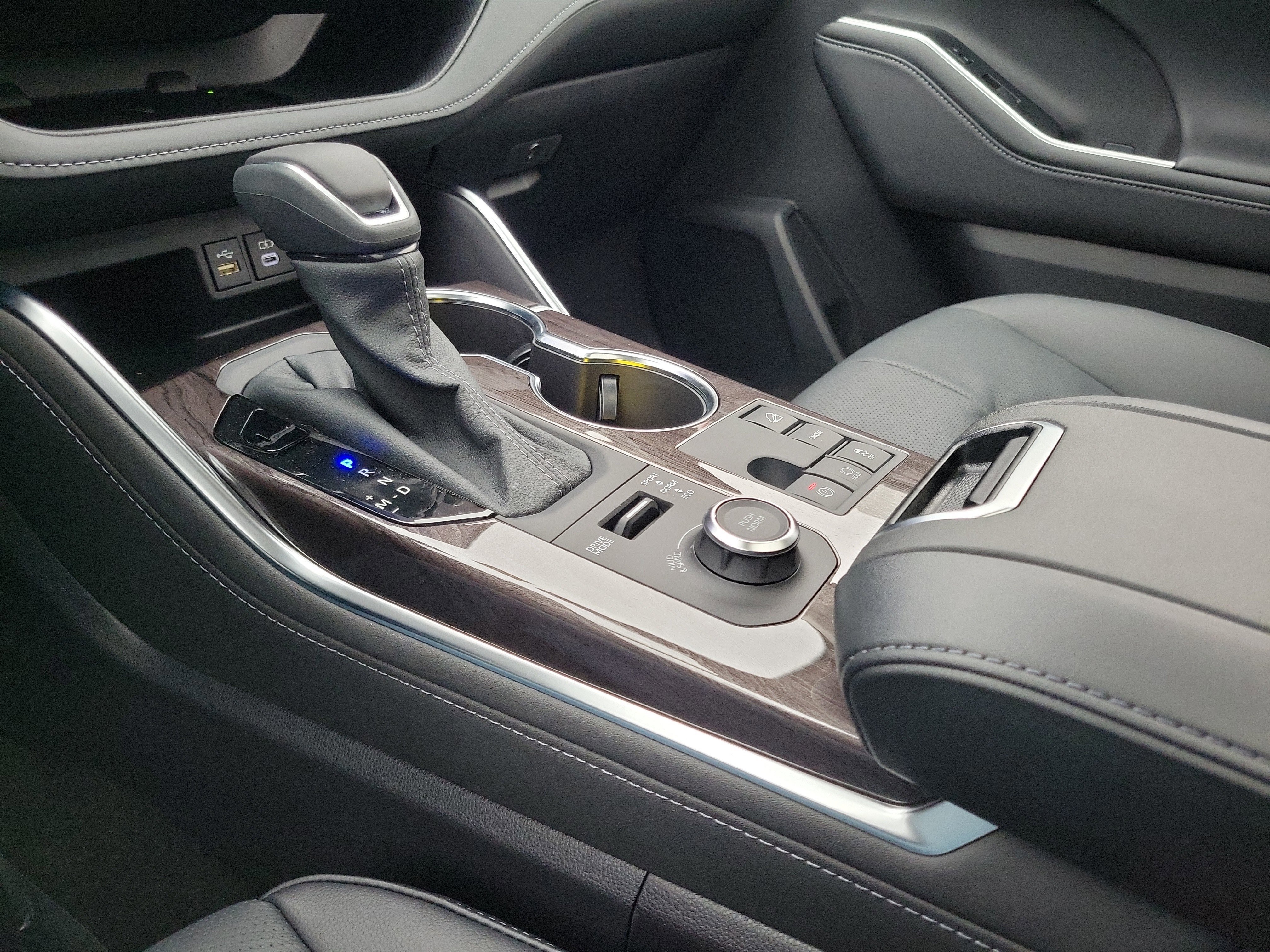 New 2025 Toyota Highlander Platinum image 29