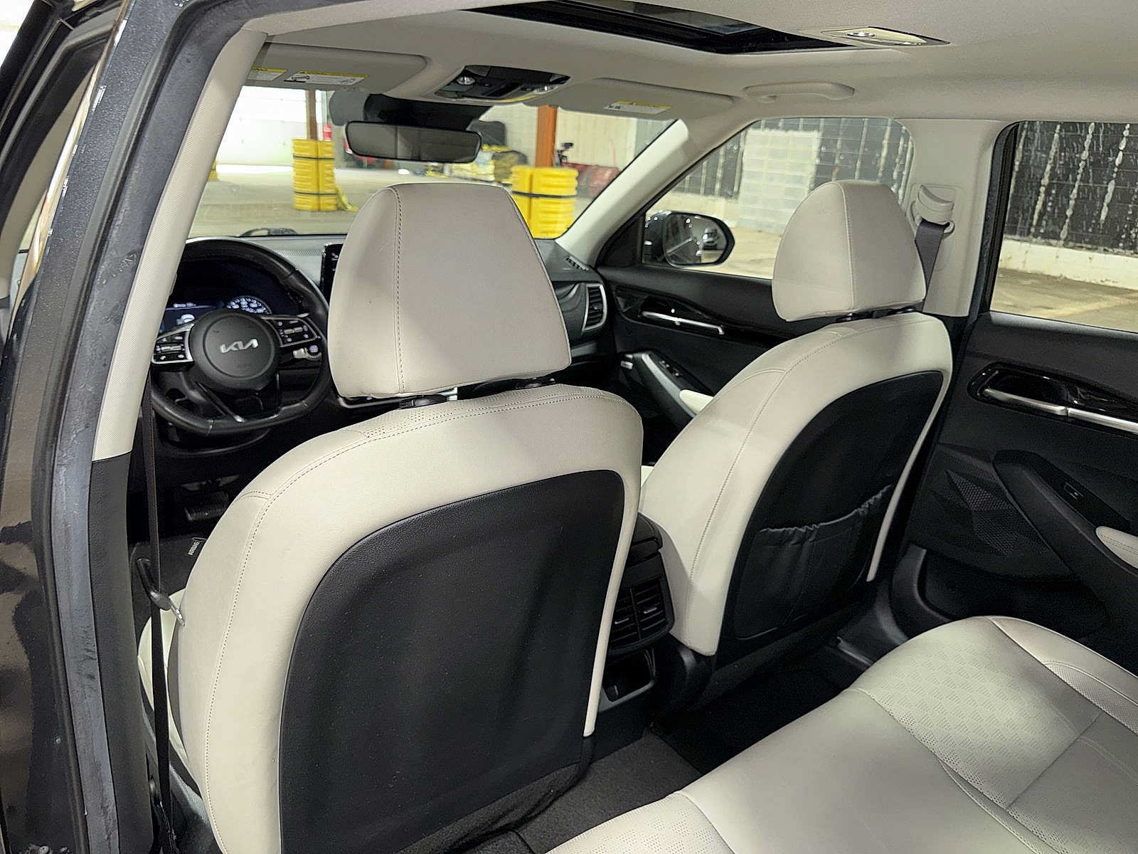 Used 2022 Kia Seltos SX w/ Sunroof Package AWD/4WD image 29